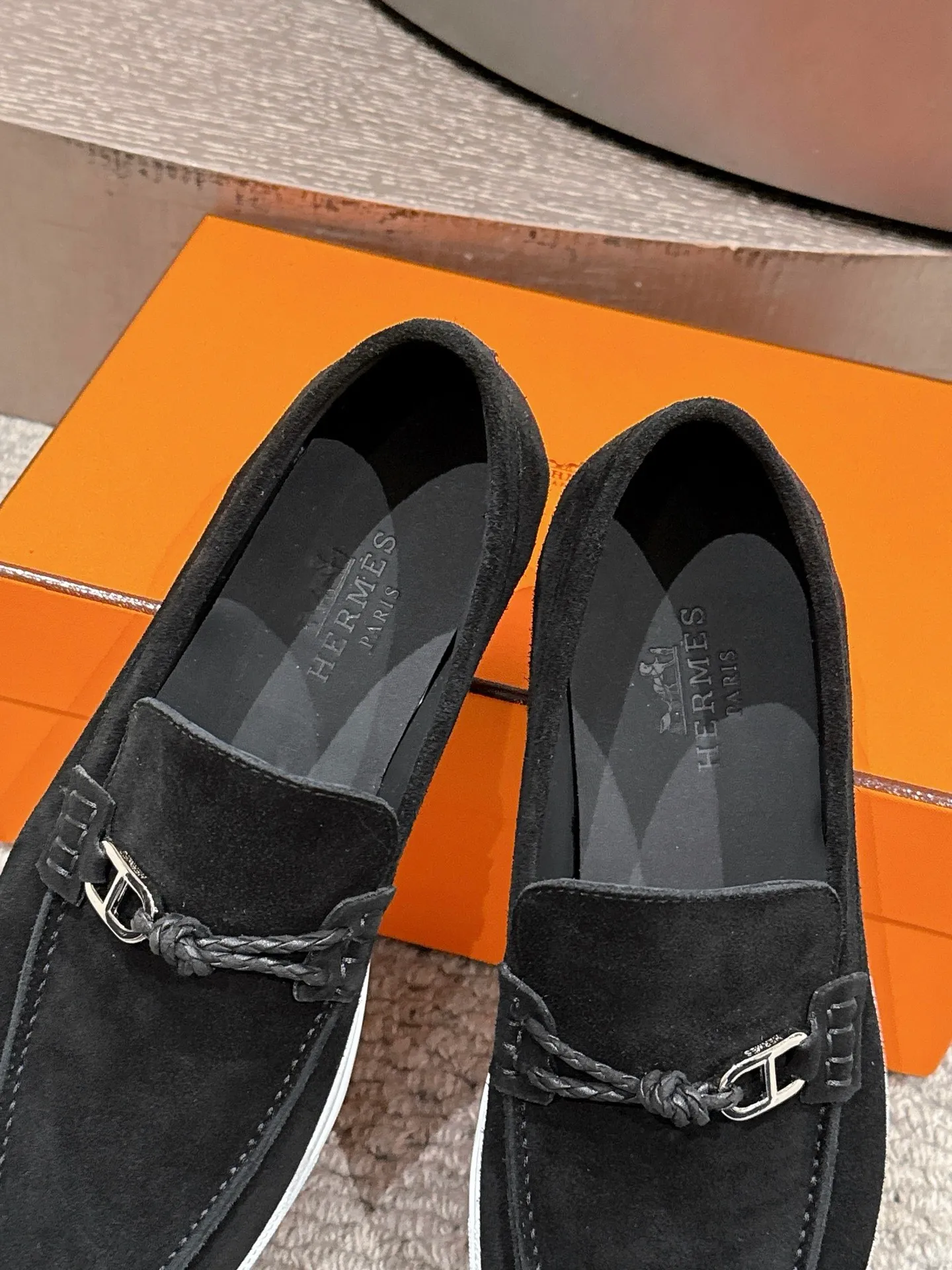 【ΗERMES】 P:540💰 Size: 39-45 (45.46. Customized) Hermes Men's Slip-on Loafers Lgnacio Series Couple's Loafers Casual Sports Shoes Original Purchase Development Made Goods This calfskin loafer is decorated with leather braiding and "Chaine d'Ancre" buckle. Fashionable nautical style loafers, ideal for land and seaside. Exquisite packaging at the delivery counter 🛍📦 Fabric: Original customized imported first-layer cowhide/cow suede Lining: Imported soft cowhide lining Sole: Original molded non-slip TPU material Bottom thickness: 2CM